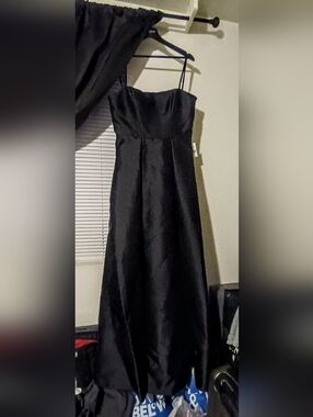 Vera Wang Black Strapless Evening Gown